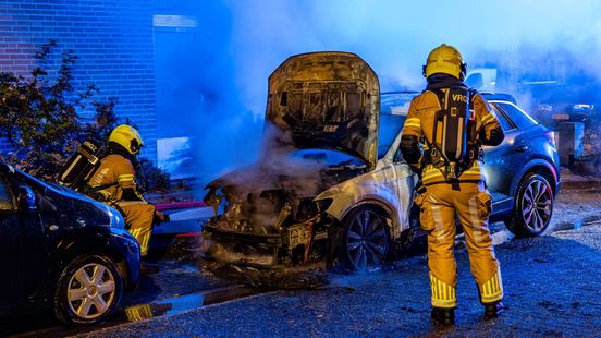 Vlammenzee bij flat: bewoners midden in de nacht naar buiten