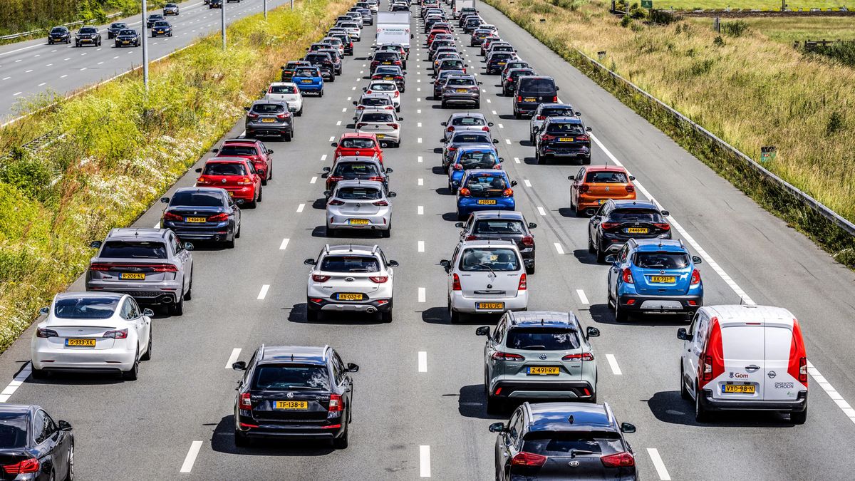 Bijna uur vertraging op A4 na ongeluk met drie voertuigen
