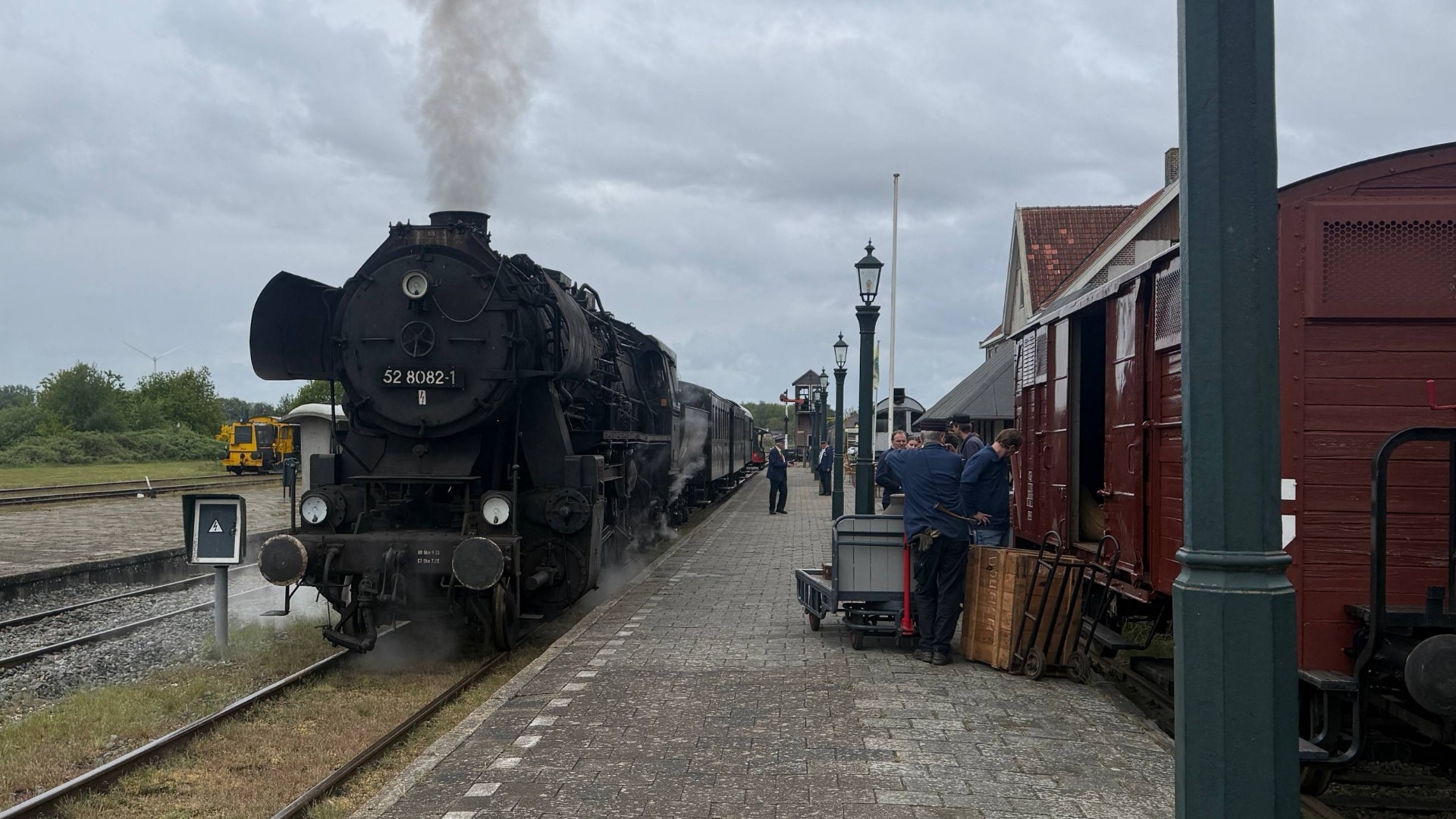 Oude stoomlocomotieven rijden weer: Benjamin weet al wat hij later wil worden