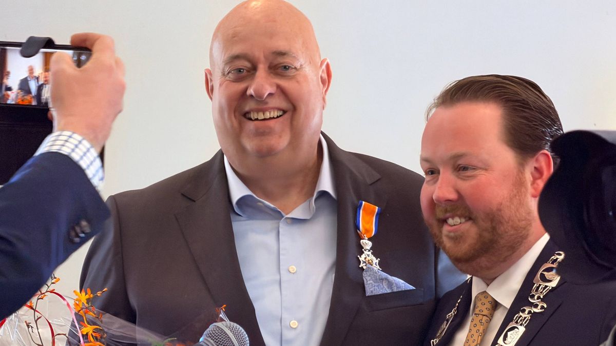 Diamanten mijlpaal voor De Bloemenbeek: lintje voor eigenaar Strikker