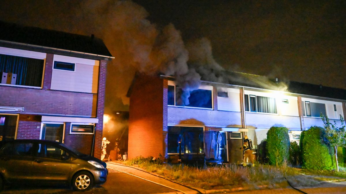 112 Nieuws: Woningbrand Vriezenveen | Flatbrand Kampen | Explosie bij huis Zwolle