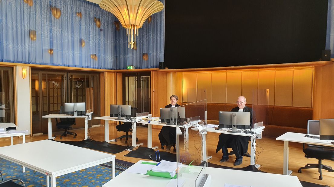 Het theater als zittingslocatie.