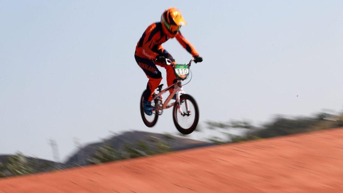 Trainen kan ze er nog niet, maar eind maart moet de nieuwe professionele crossbaan in Wijchen klaar zijn. Fietscrosser Laura Smulders wil daar de basis leggen voor de Olympische Spelen in Rio de Janeiro. 'Ik heb vertrouwen in goud.'