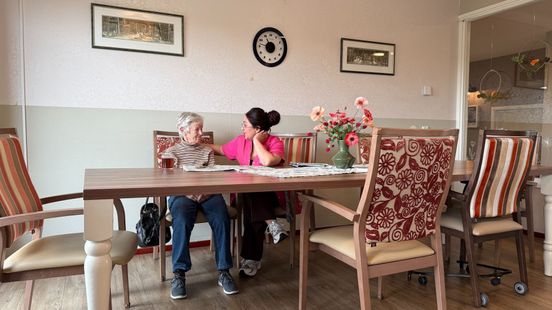 Statushouders krijgen via taalstage kans op baan in de zorg