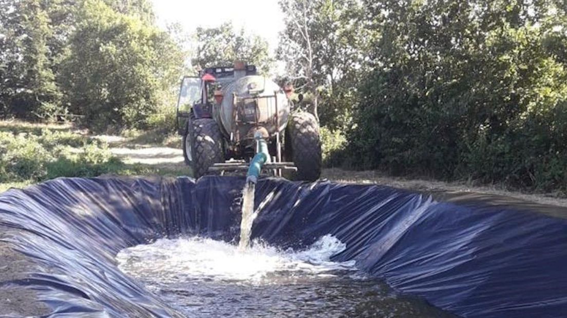 Organisatie bloemencorso Sint Jansklooster haalt bij beregeningsverbod water uit Flevoland