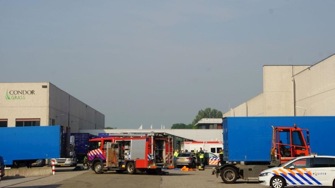 Zwaar gewonde bij bizar ongeval op terrein tapijtfabriek