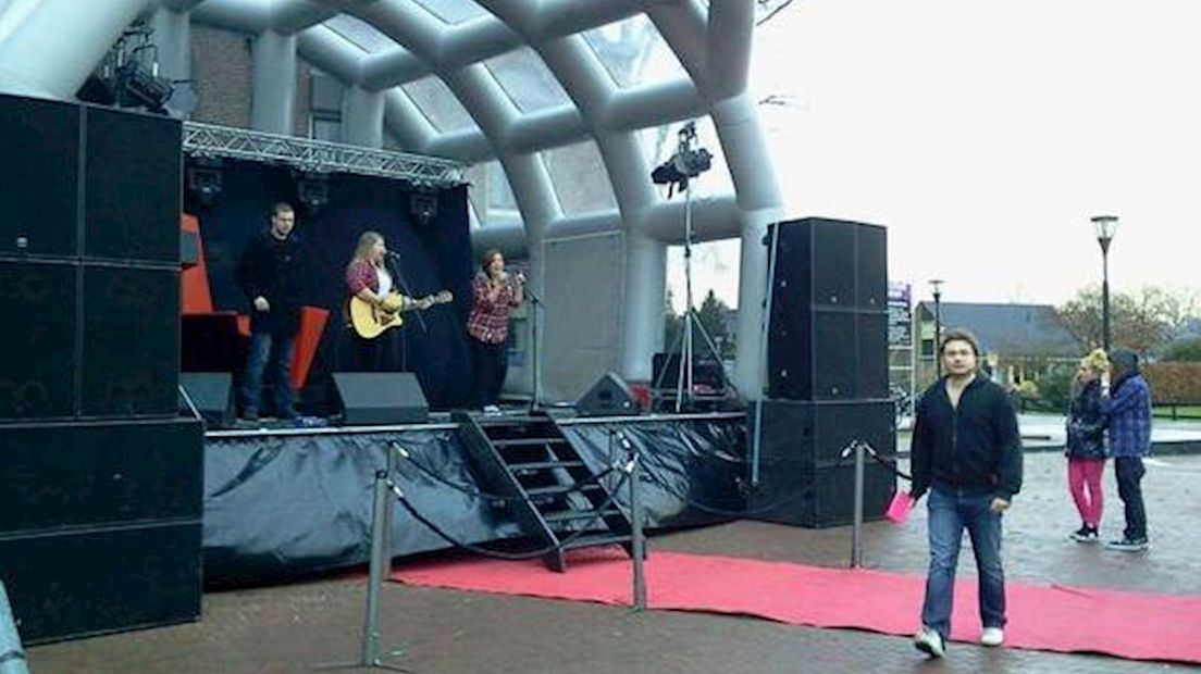 Huldiging Erwin Nyhoff in Heeten