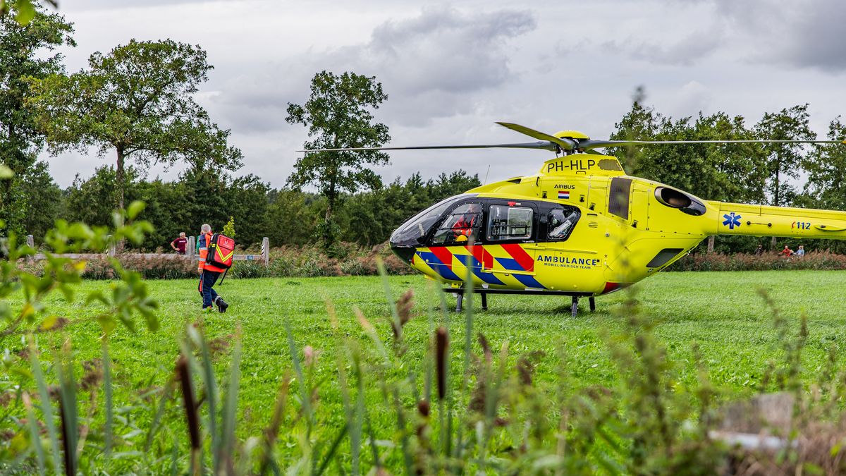 Ernstig ongeluk bij Damwâld | Vrouw zwaargewond na aanrijding met politieauto in Drachten