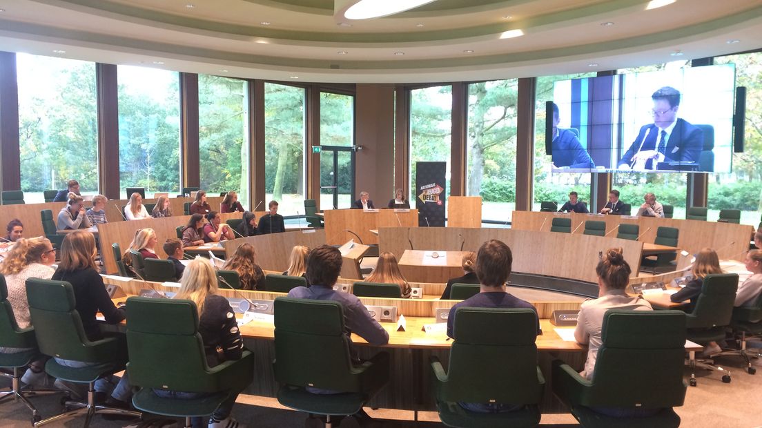 Jongeren in debat met Statenleden (Rechten: Eefje van den Akker / RTV Drenthe)