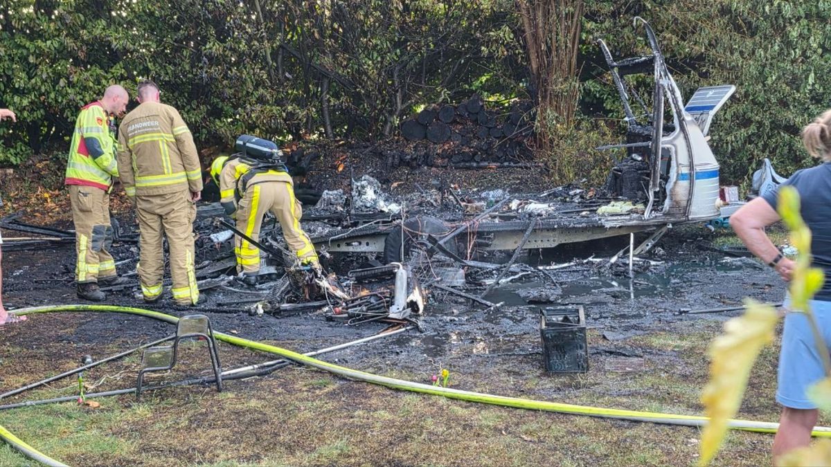 Caravan volledig uitgebrand, rook van ver te zien