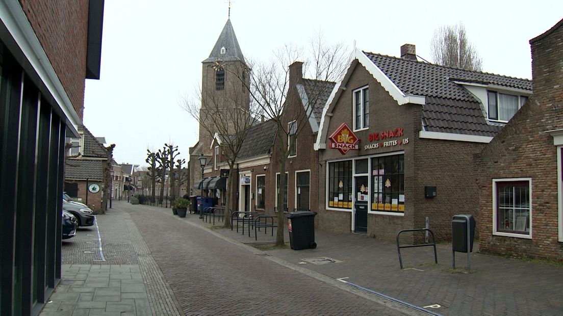 De snackbar ligt aan de Dorpsstraat
