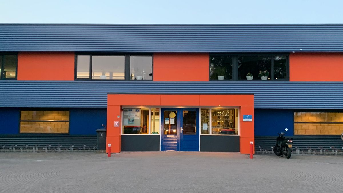 Sporthal in Surhuisterveen tijdelijk achtervang voor overnachting asielzoekers