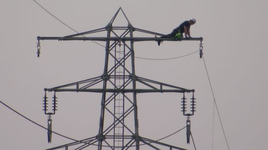 Het stroomnet zit vol, toch halen ze hier de hoogspanningskabels weg