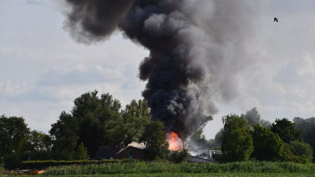 Grote brand in schuur bij Den Ham