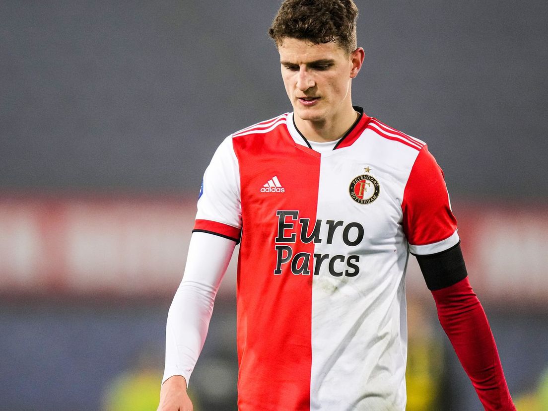 Een stevig balende Guus Til zag Feyenoord zaterdagavond met 0-1 verliezen van Vitesse
