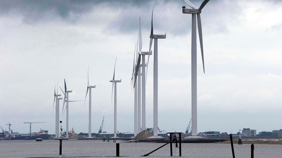 Windmolens op de Schermdijk in Delfzijl