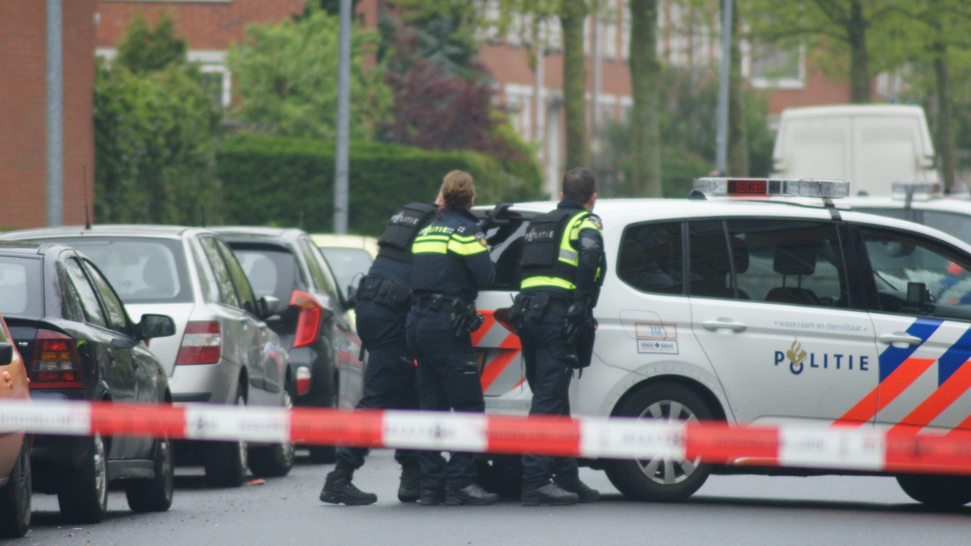 Arrestatieteam Doet Inval Na Meldingen Over Bedreiging Met Vuurwapen ...