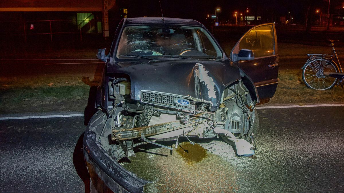 Automobilist ramt lantaarnpaal in Franeker | Vanavond en vannacht code geel voor gladheid door sneeu