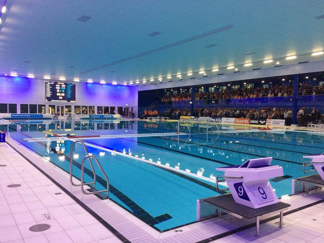 Het nieuwe Zwemcentrum Rotterdam tijdens Nederland - Rusland