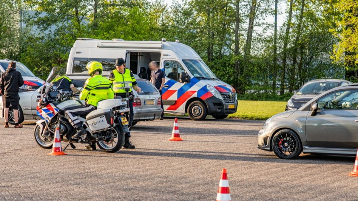 Bestuurders bij Surhuisterveen beboet voor te luide auto's