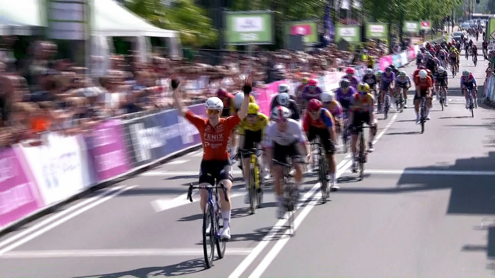 Charlotte Kool sprint naar winst in Veenendaal - Veenendaal: 'Ideale race'
