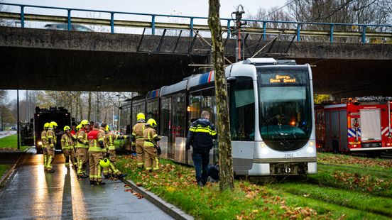 Slachtoffer zwaargewond na aanrijding met tram. Slachtoffer zwaargewond na aanrijding met tram.