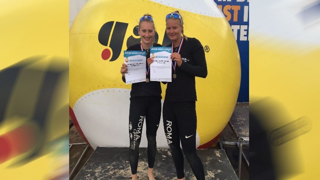 Beau (l) en Fabienne (r) de Vries werden Nederlands kampioen onder 19 (Rechten: Asser Beach Club)
