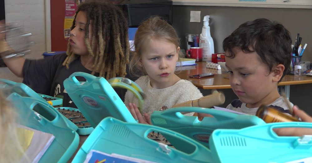VIDEO: 'Europapa' van Joost Klein grote hit bij kinderen - Omrop Fryslân