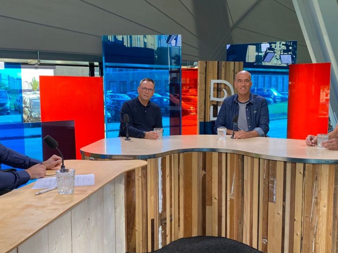 Jan Everse aan tafel in FC Rijnmond