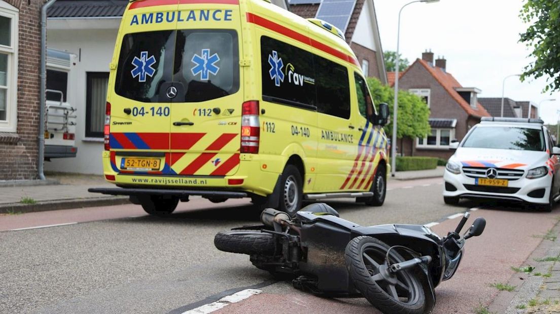 Scooterrijder gewond na aanrijding Raalte