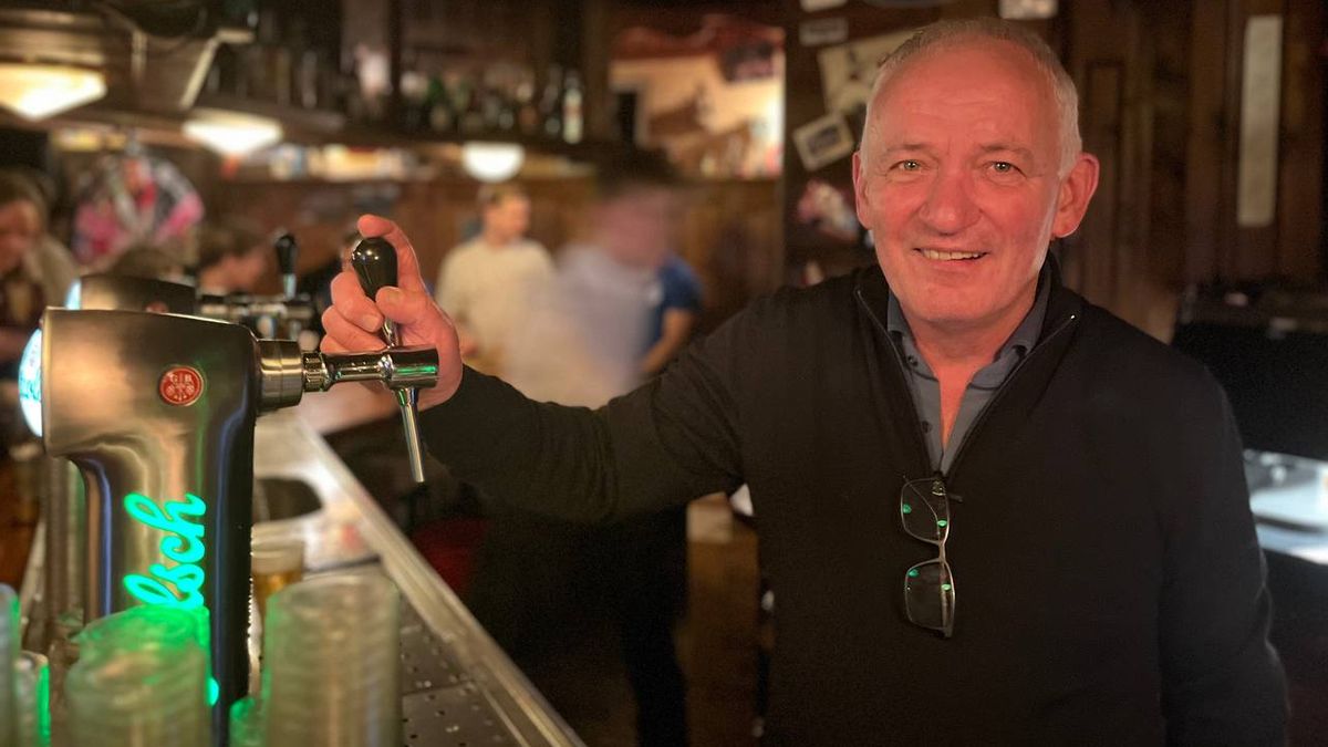 Tranen bij de allerlaatste dag in Café Spoolder: 'Dag van nationale rouw'