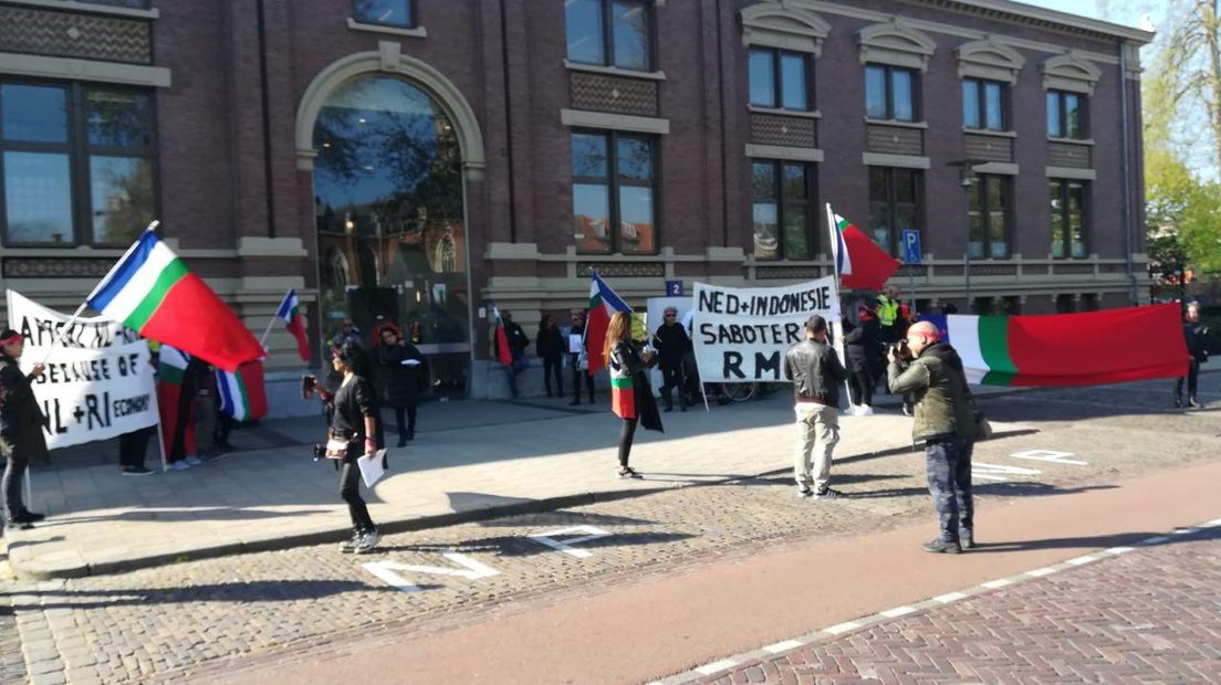 Protest bij de rechtbank in Zutphen (Rechten: J. Metekohy)