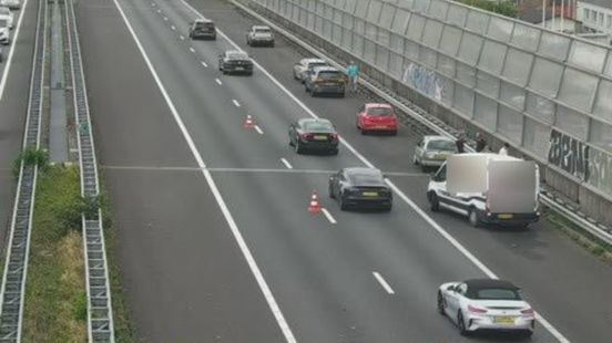 Veel files en vertraging in regio na meerdere ongelukken en afsluiting tunnel. Veel files en vertraging in regio na meerdere ongelukken en afsluiting tunnel.