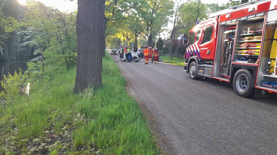 De auto sloeg over de kop