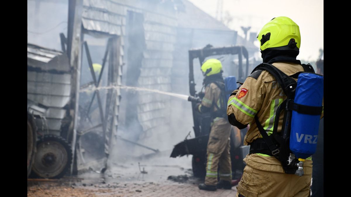 Veel rookontwikkeling bij schuurbrand in Krabbendijke