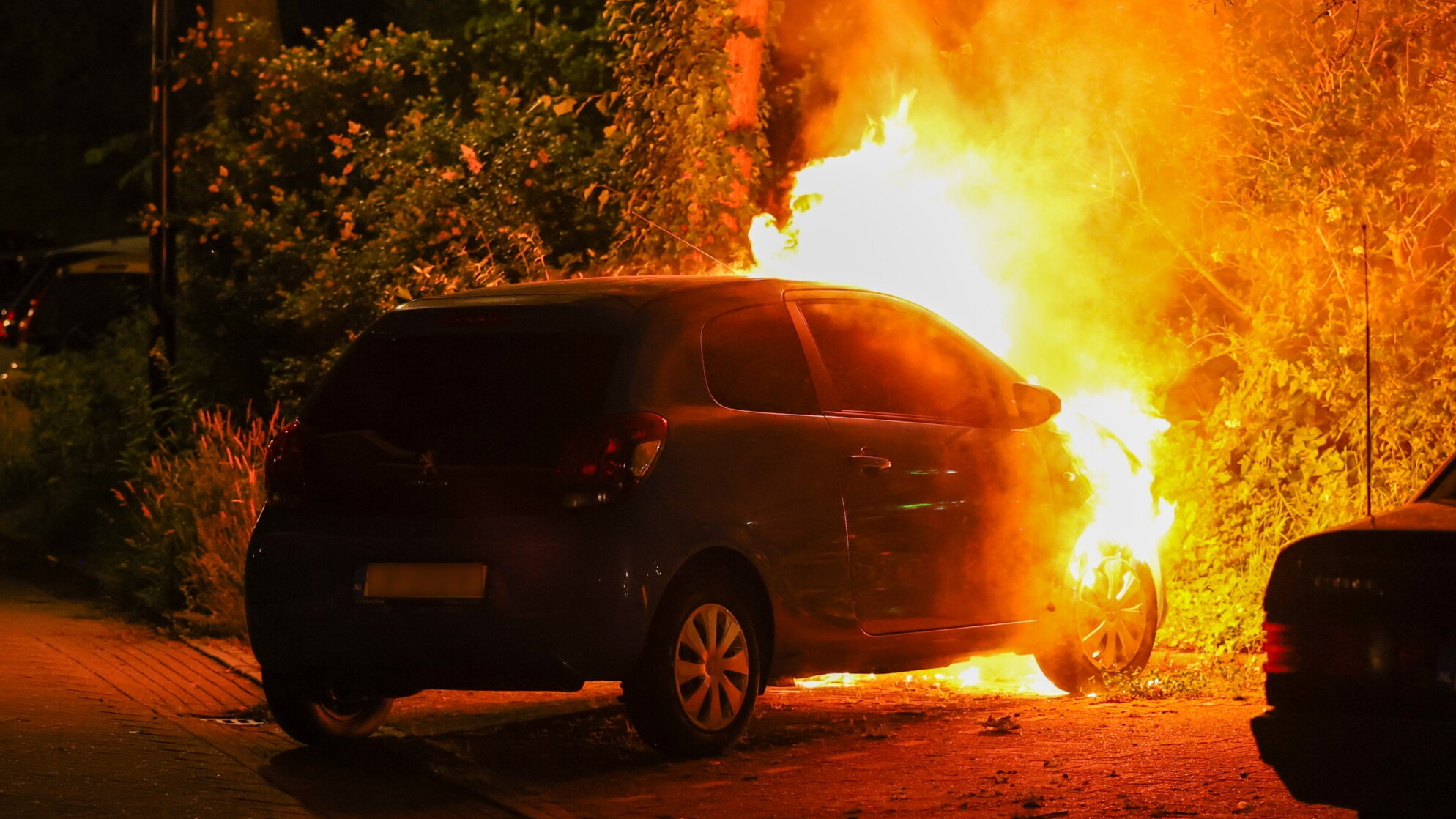 Uitgebrande auto in Leeuwarden