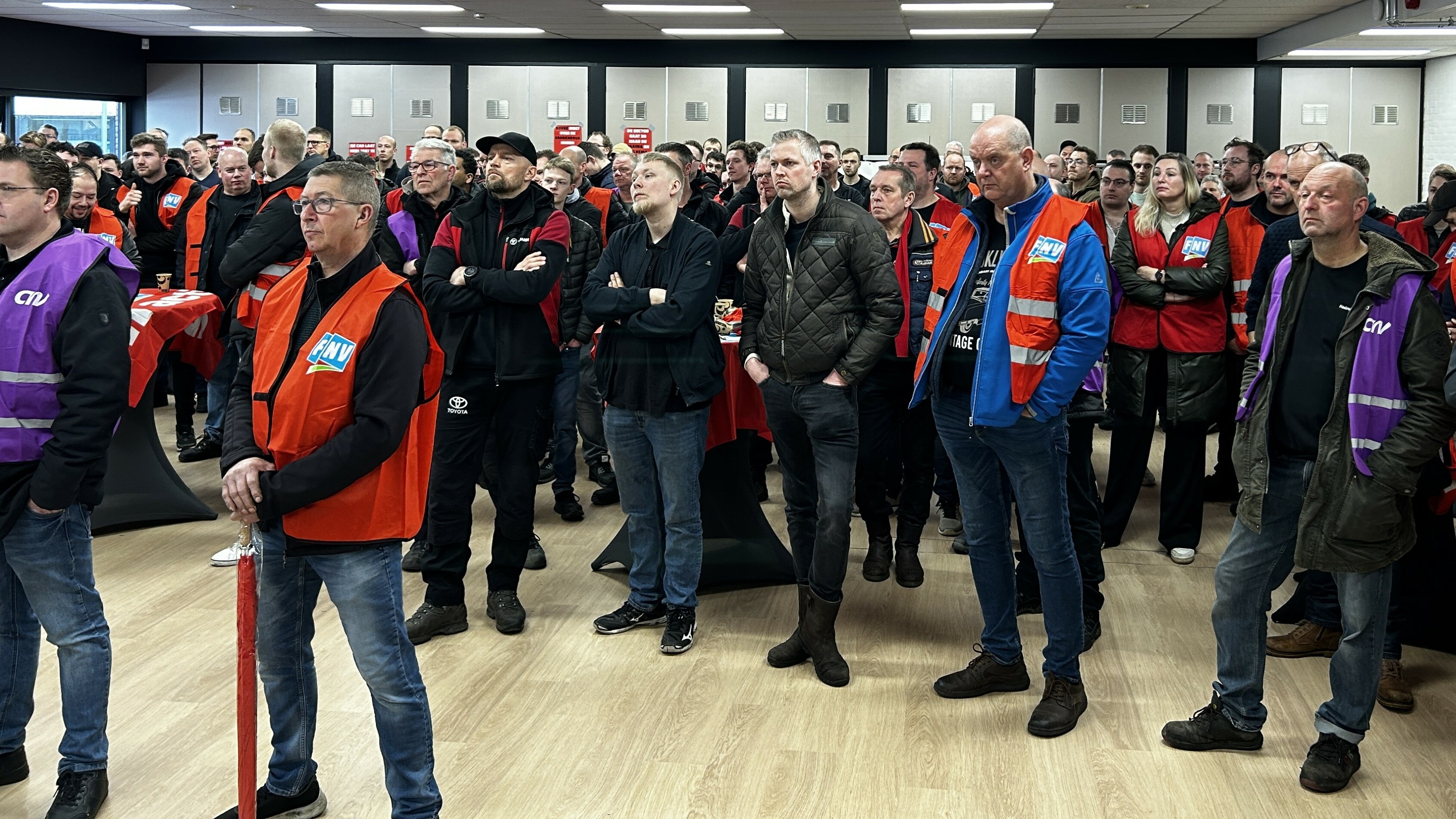 'Historische' staking van automonteurs in Fryslân: "De baas was aardig chagrijnig"