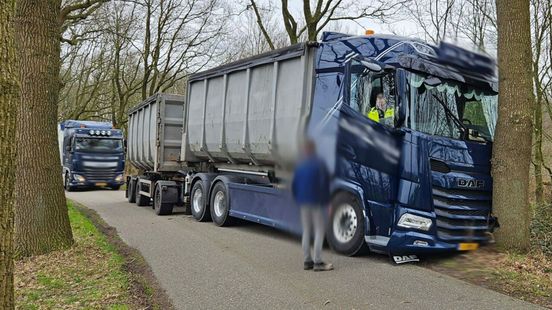 Vrachtwagenchauffeur gewond door ongeluk bij Mantinge.