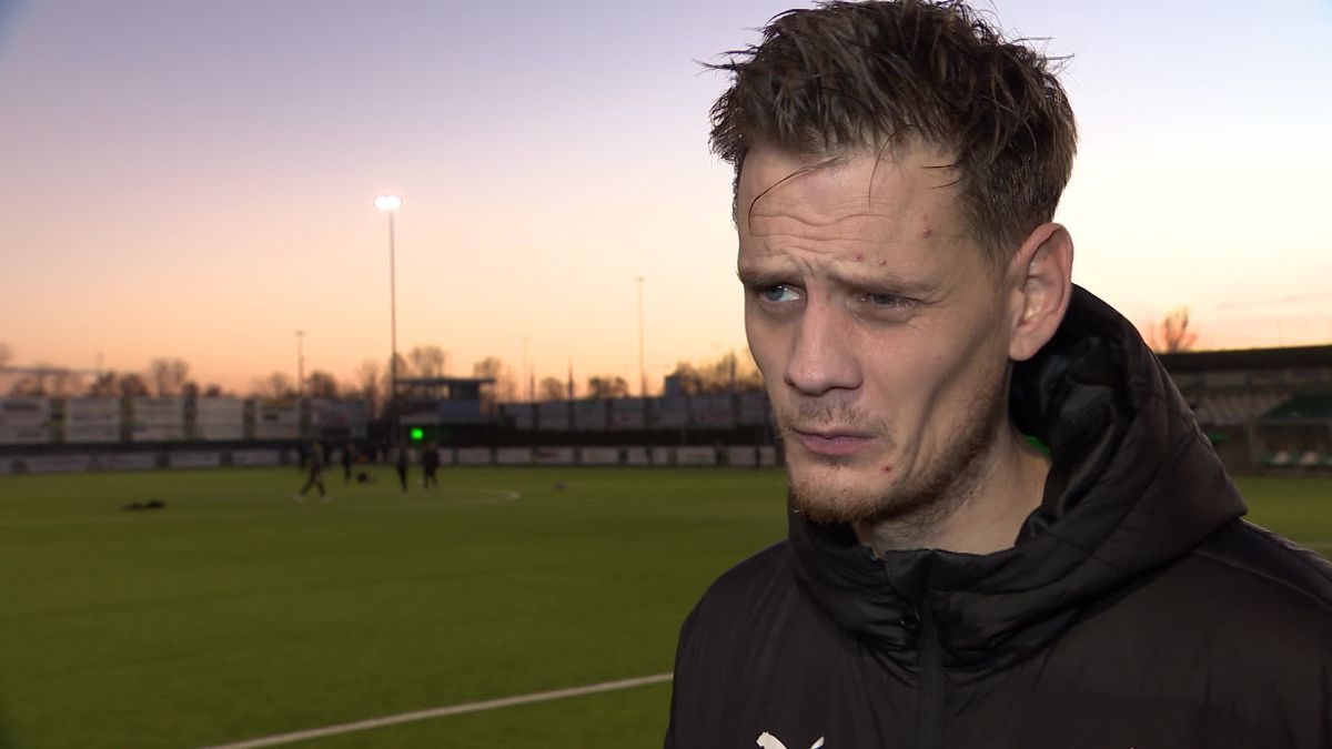 SC Genemuiden-aanvoerder Jens Jurn Streutker na de nederlaag tegen Hoogeveen