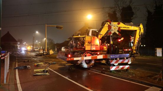 Treinverkeer plat na aanrijding met graafmachine bij Bunnik. Treinverkeer plat na aanrijding met graafmachine bij Bunnik.