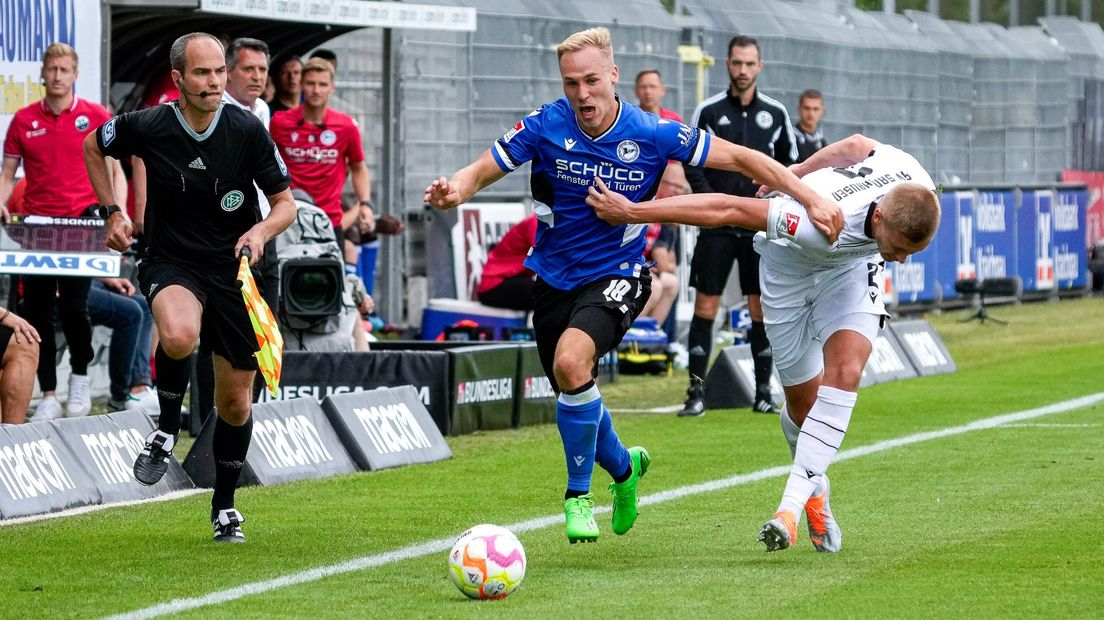 Krüger (l) in het shirt van Arminia Bielefeld