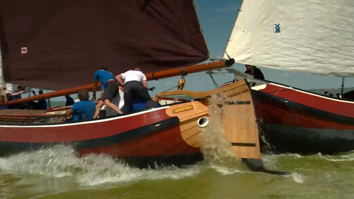 Bemanningslid overboord bij aanvaring skûtsjes Joure en Woudsend