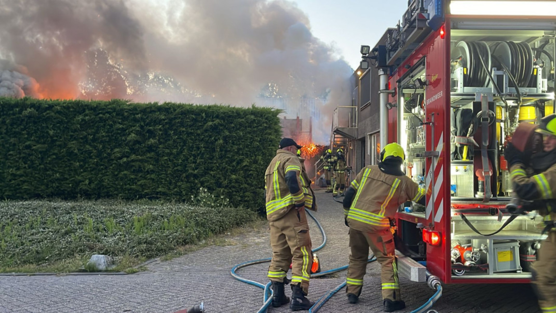 Bij de brand kwam veel rook vrij.