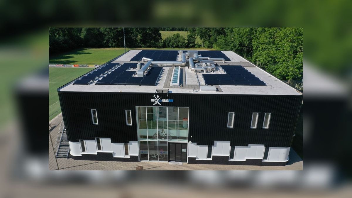 Dorpscentrum De Gearrin in Oudega heeft 120 zonnepanelen op het dak