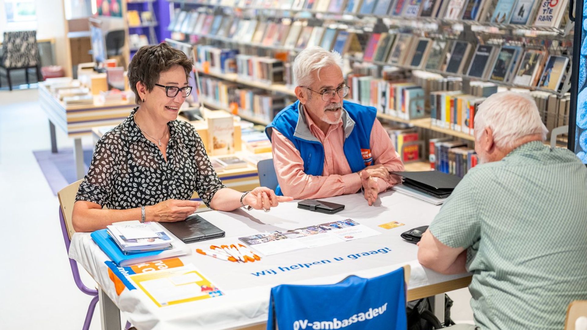 OV-ambassadeurs beantwoorden alle vragen over het reizen met het OV.
