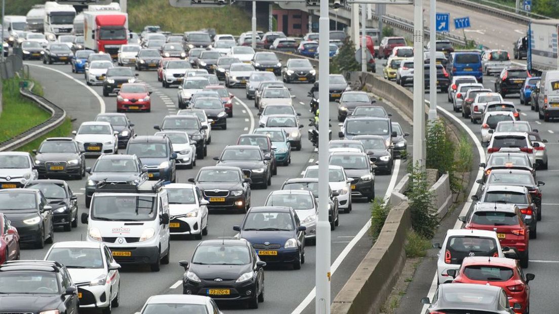 "Als de snelweg wordt uitgebreid, dan staat er snel weer file", zeggen critici.