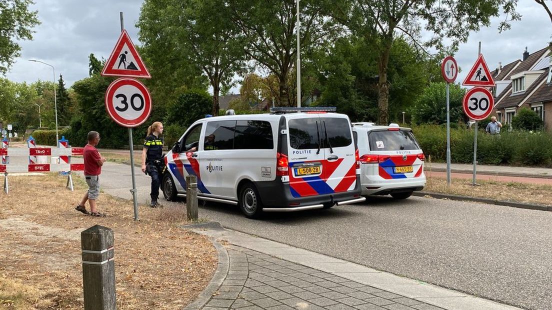 De politie speurt in Malden naar een verdachte.