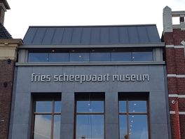 Frysk en Snitsersk yn it Scheepvaart Museum: "Noflik dat je lústerje kinne yn je memmetaal"