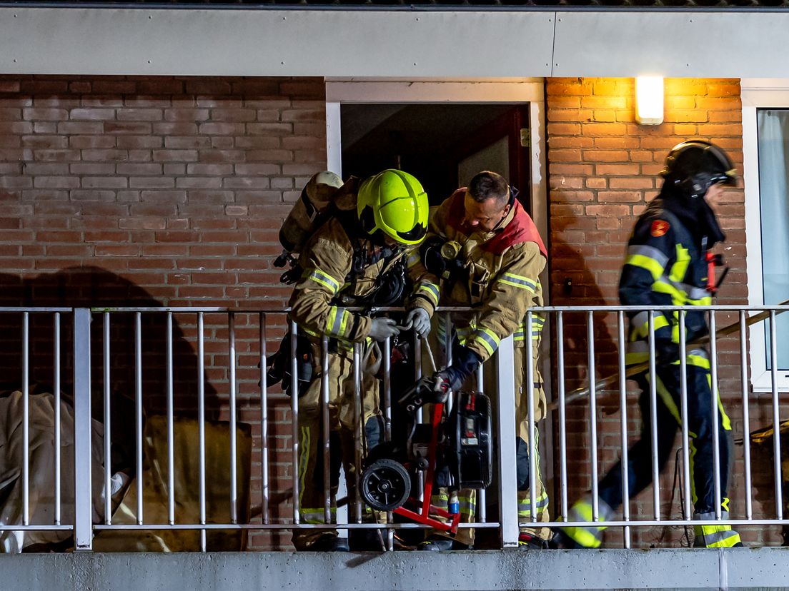 De brand begon in een tussenwoning op de tweede verdieping