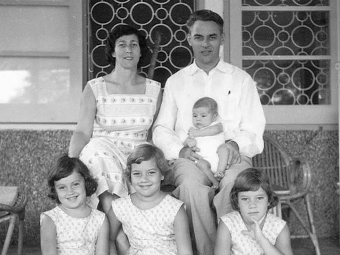 Het gezin Vonk, in Pladju, Indonesie, ongeveer 1960.